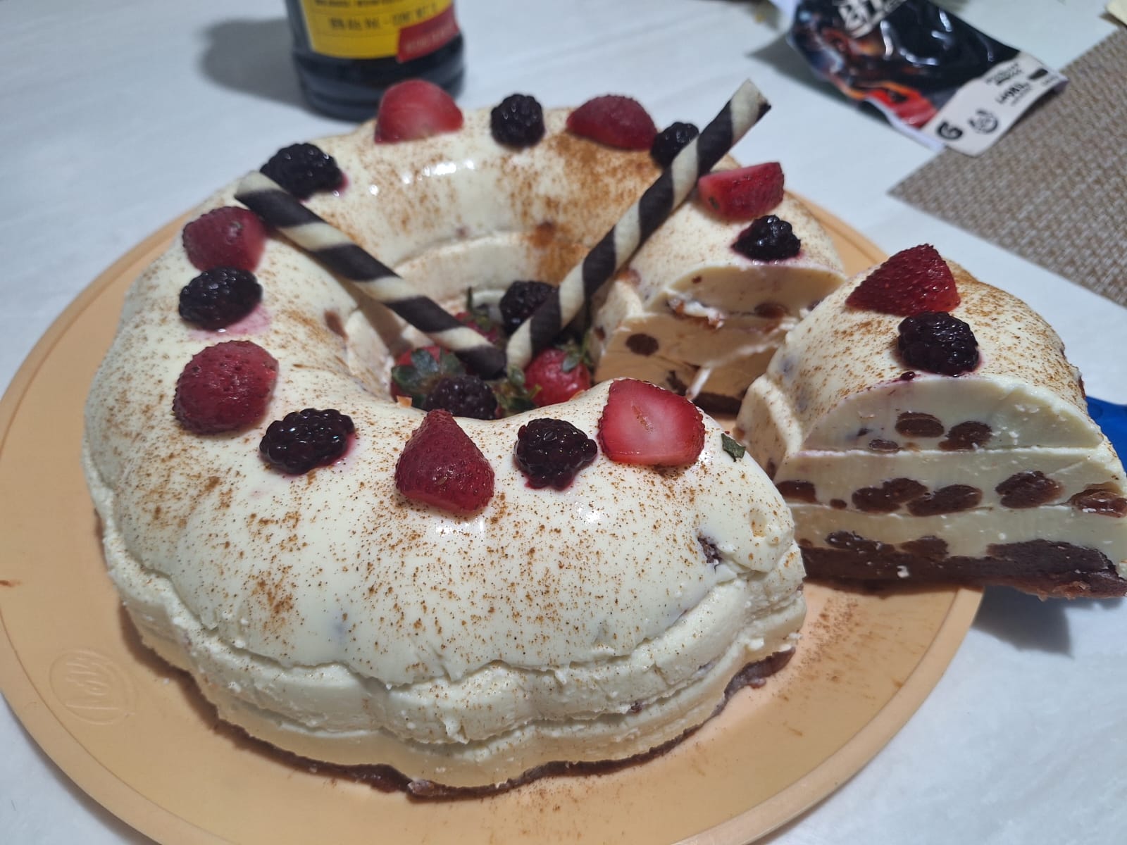 Gelatina de Queso Marmoleada de Mermelada de Fresa